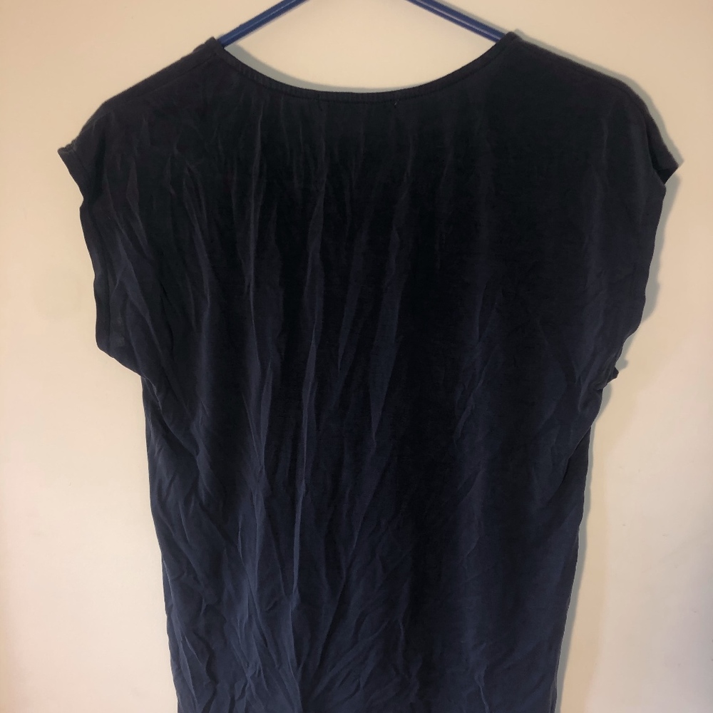 black top, zipper